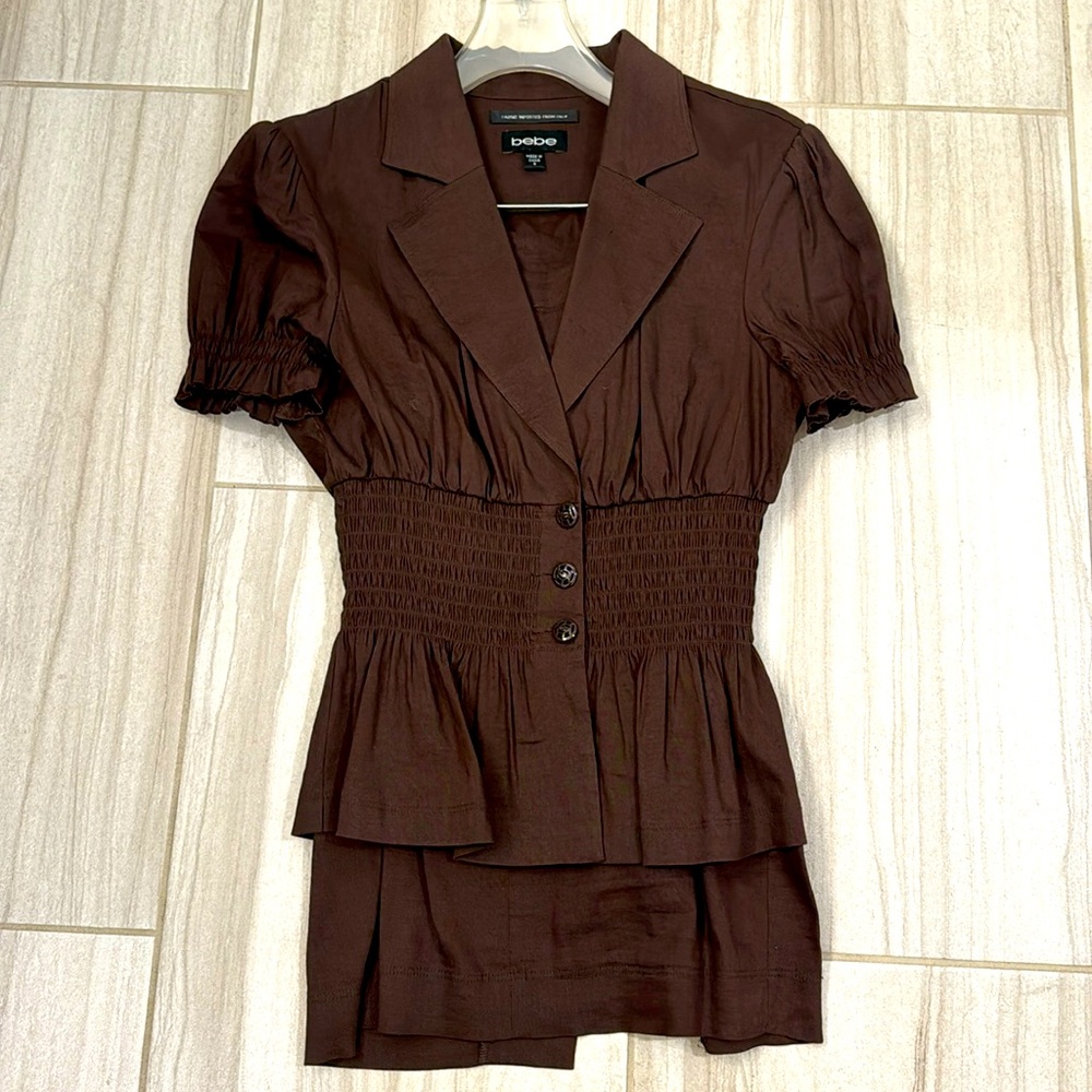 BEBE 70% linen two piece suit size 8, short sleeve, tube skirt Peplum flattering